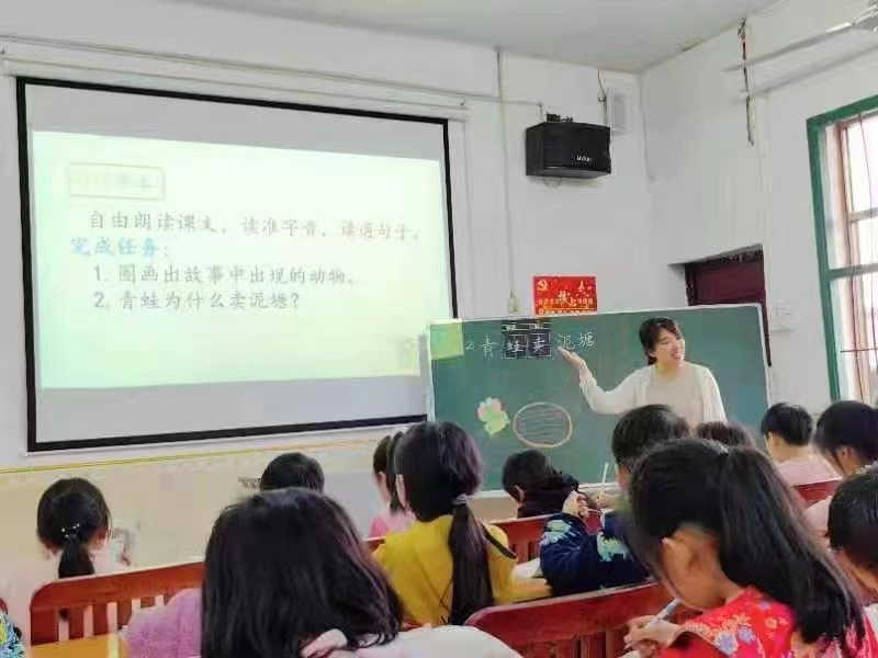 送教下鄉(xiāng)傳經(jīng)驗 聯(lián)合教研共成長