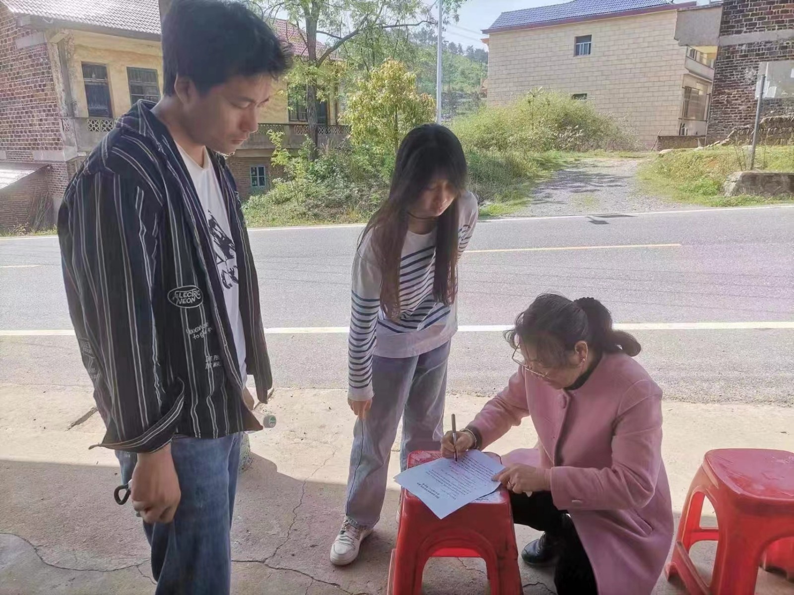 “愛在春風里，暖在家訪中”