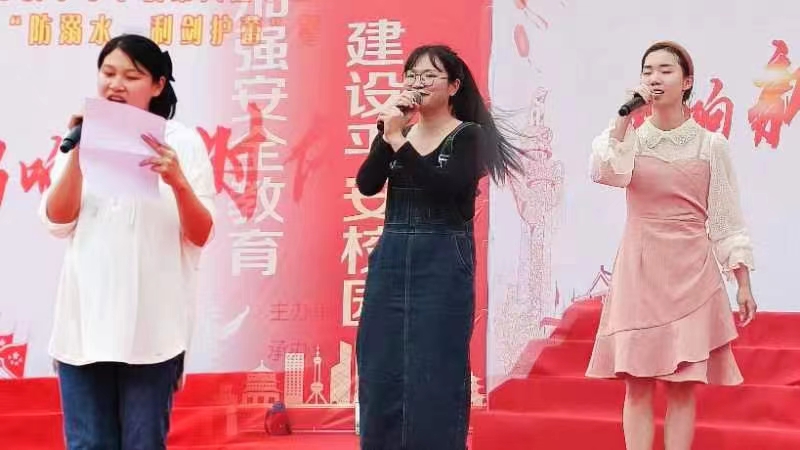 舉辦建制班合唱比賽暨四創(chuàng)及防溺水利劍護(hù)蕾宣講