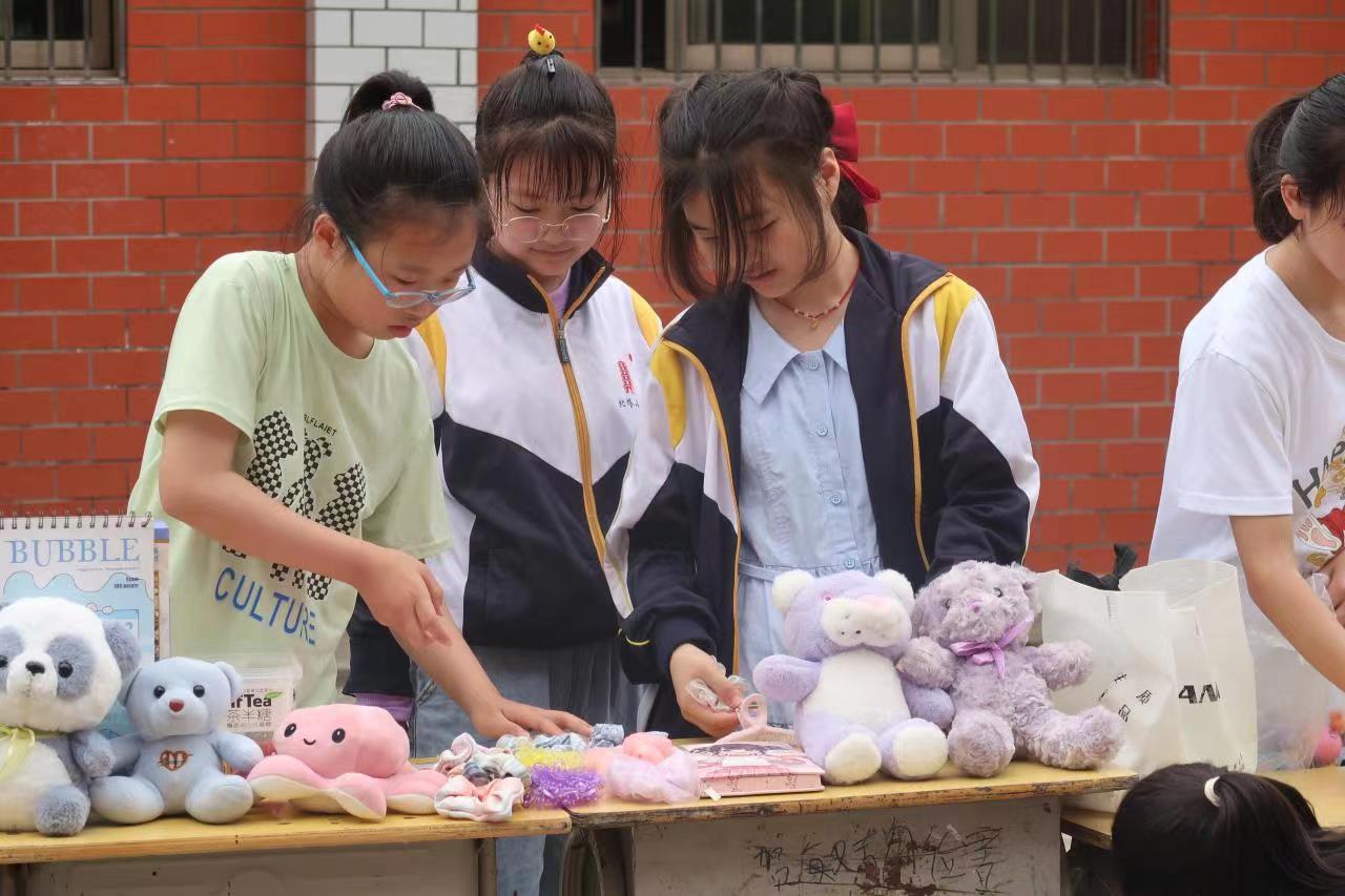 北塔小學(xué)：關(guān)愛留守兒童，義賣淘你所愛