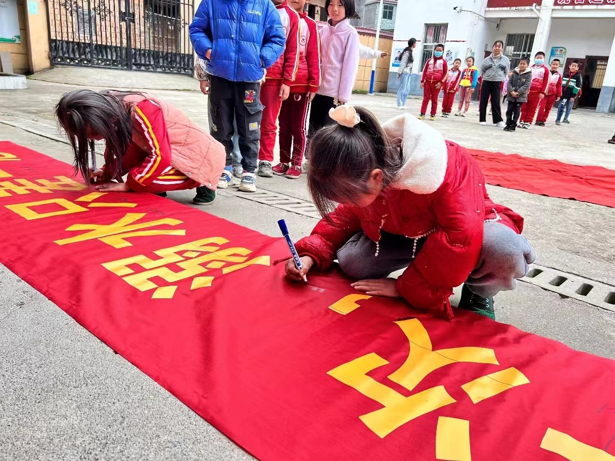 “家校攜手，共防溺水”