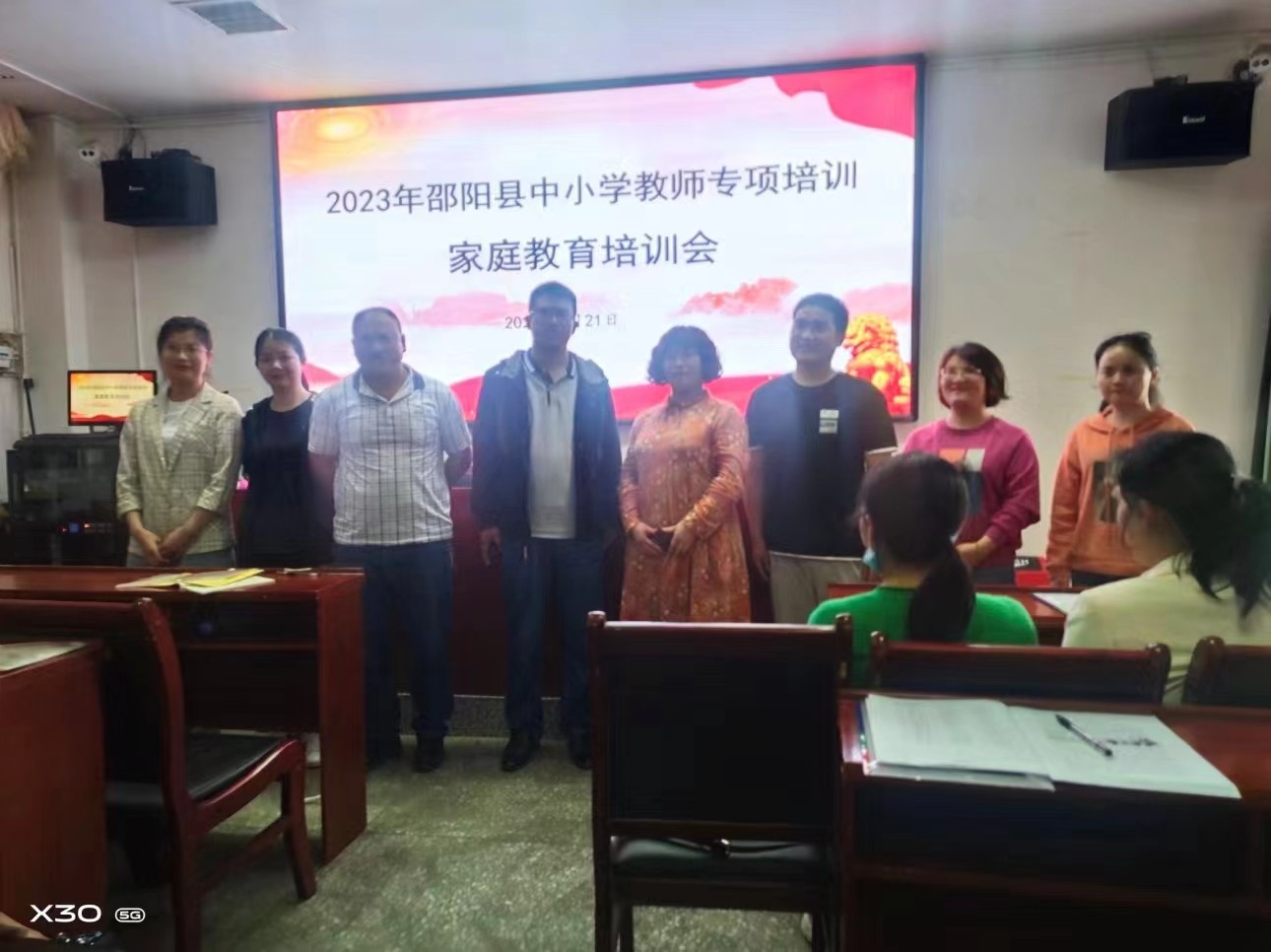 全面推進(jìn)教師專(zhuān)項(xiàng)培訓(xùn)，努力提升家庭教育水平