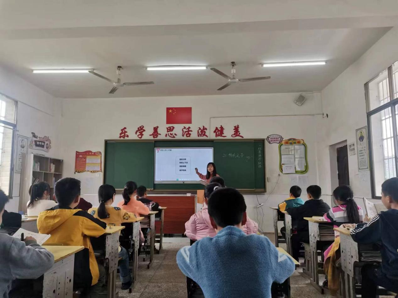 五峰鋪鎮(zhèn)中心完?。盒ｋH互促 同研共贏