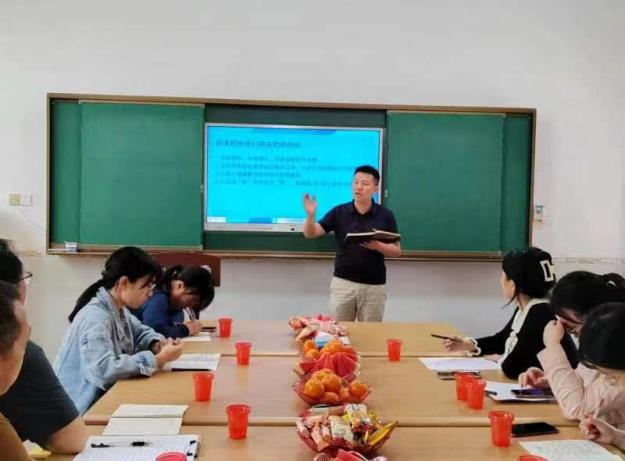 邵陽縣酈家坪鎮(zhèn)中心學(xué)校開展英語新課標(biāo)講座