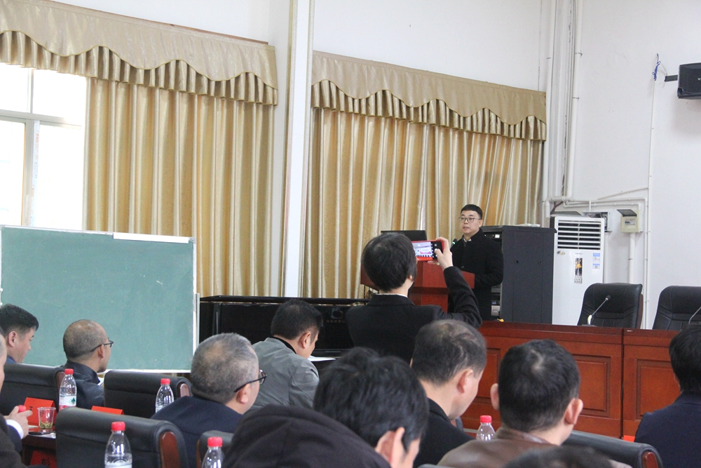 城鄉(xiāng)結(jié)對謀發(fā)展  勤樸送教暖人心