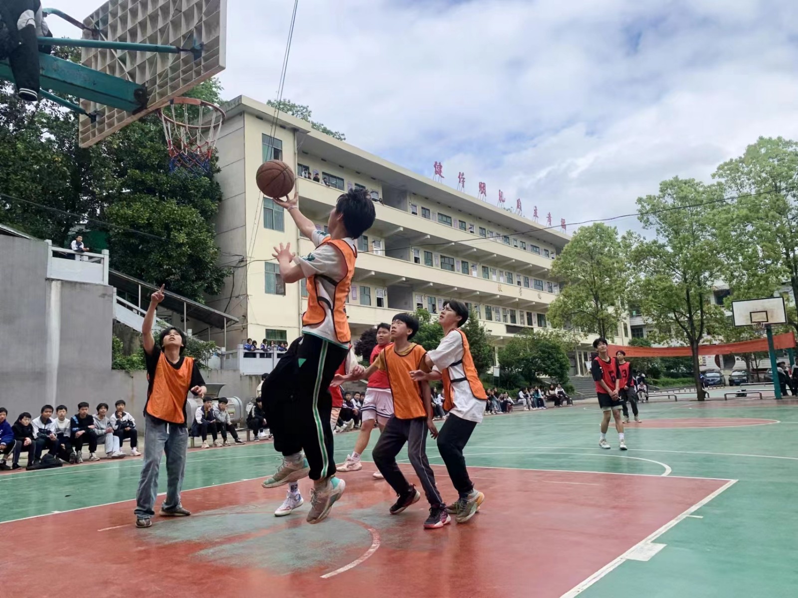 邵陽縣小溪市鄉(xiāng)中學籃球比賽活動開幕