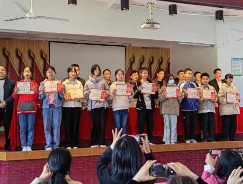 十五載桑梓情 助力家鄉(xiāng)教育