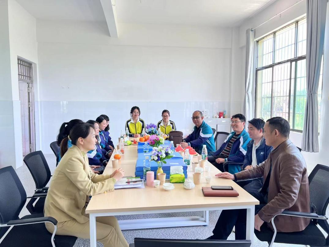 手拉手——共成長(zhǎng)