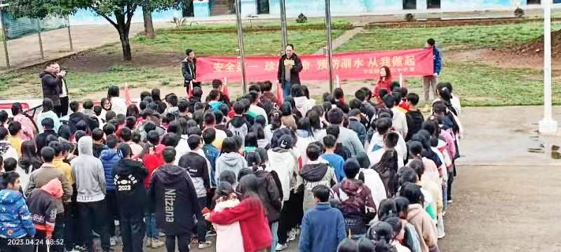 雙江中學(xué)開(kāi)展防溺水安全演練及宣誓