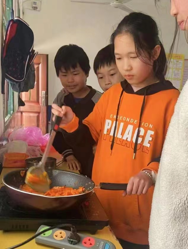 勞動(dòng)創(chuàng)造美好 雙手“烹飪”快樂(lè)