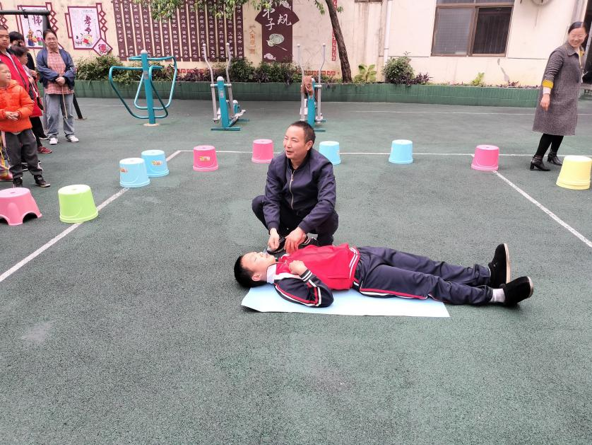 特殊教育學(xué)校開展防溺水安全教育演練