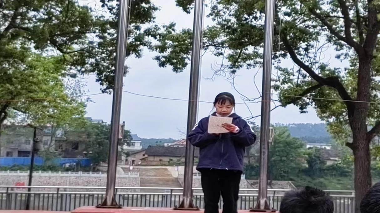 金稱市鎮(zhèn)中學(xué)開(kāi)展“勞動(dòng)美”社會(huì)實(shí)踐活動(dòng)