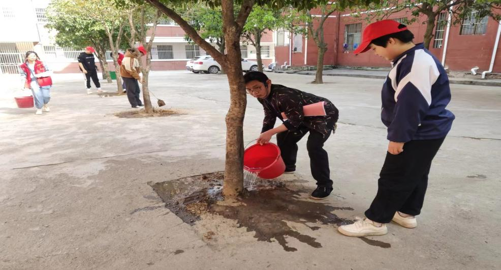 金稱市鎮(zhèn)中學(xué)開(kāi)展“勞動(dòng)美”社會(huì)實(shí)踐活動(dòng)