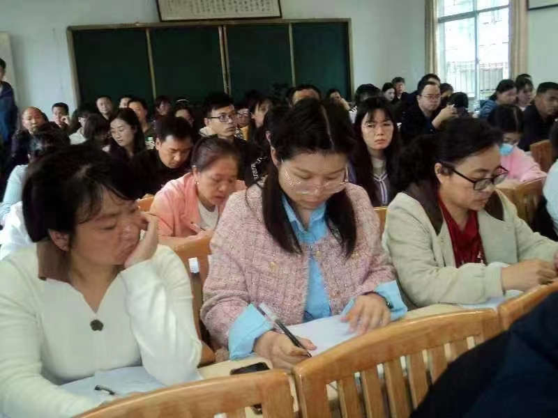 下花橋鎮(zhèn)中心學(xué)校校本研修唱響三重奏