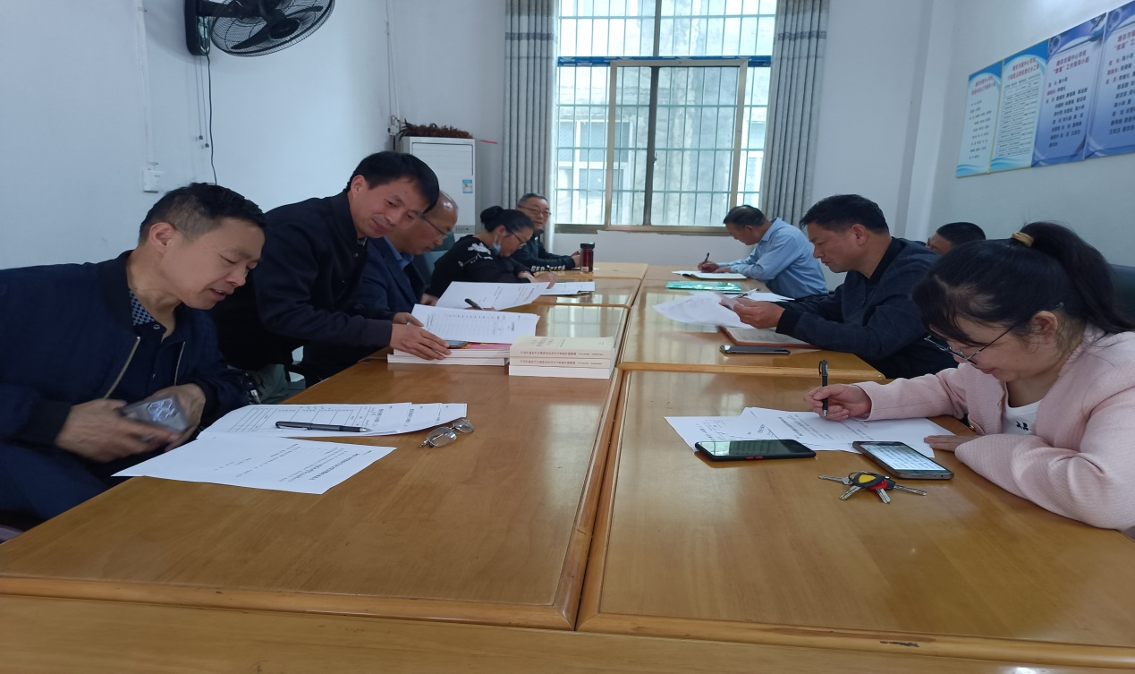 塘田市鎮(zhèn)中心學(xué)校召開校園“校園食品安全工作”專題工作會議