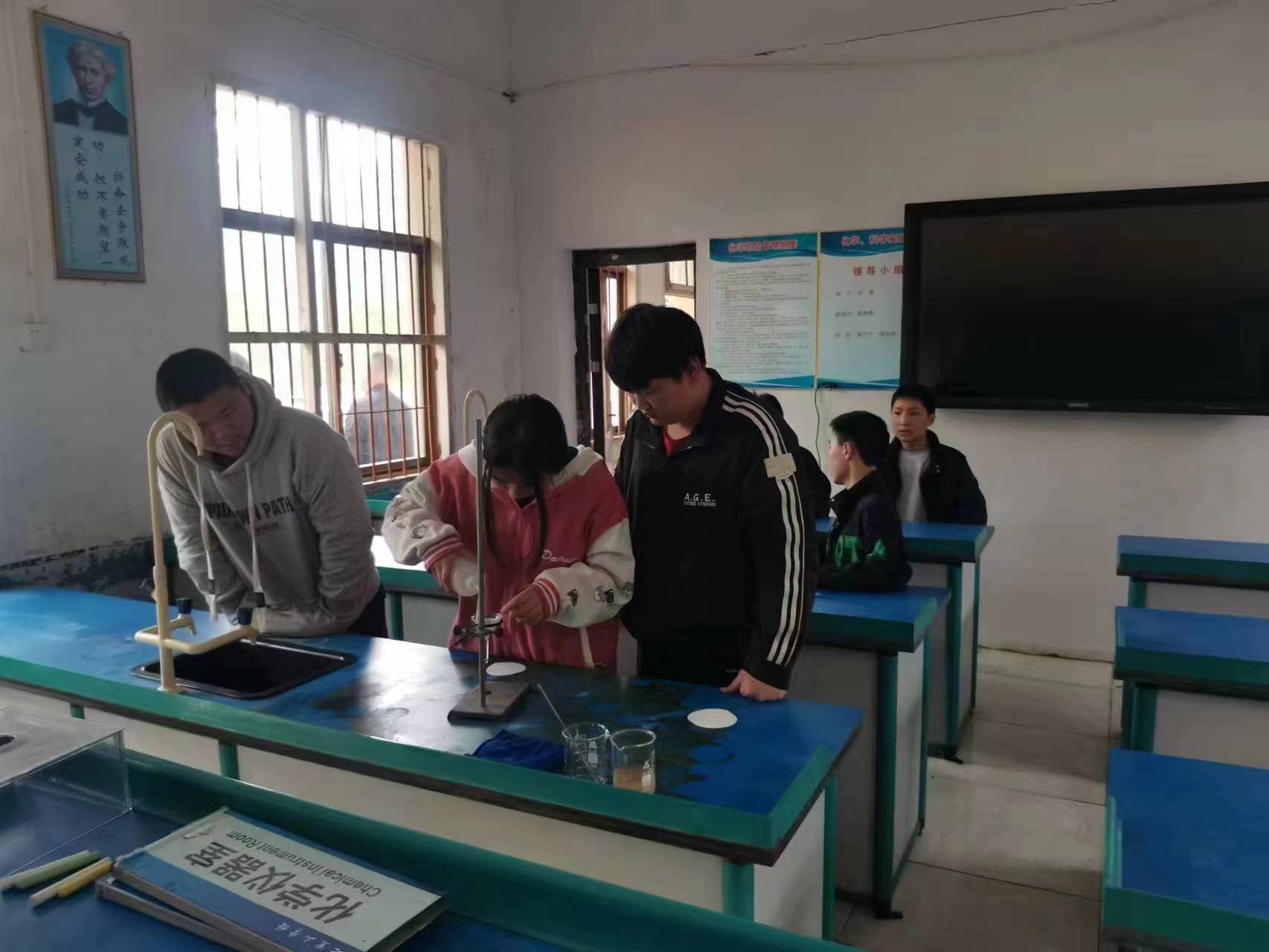 “雙減”工作獲成效   實(shí)驗(yàn)教學(xué)練技能