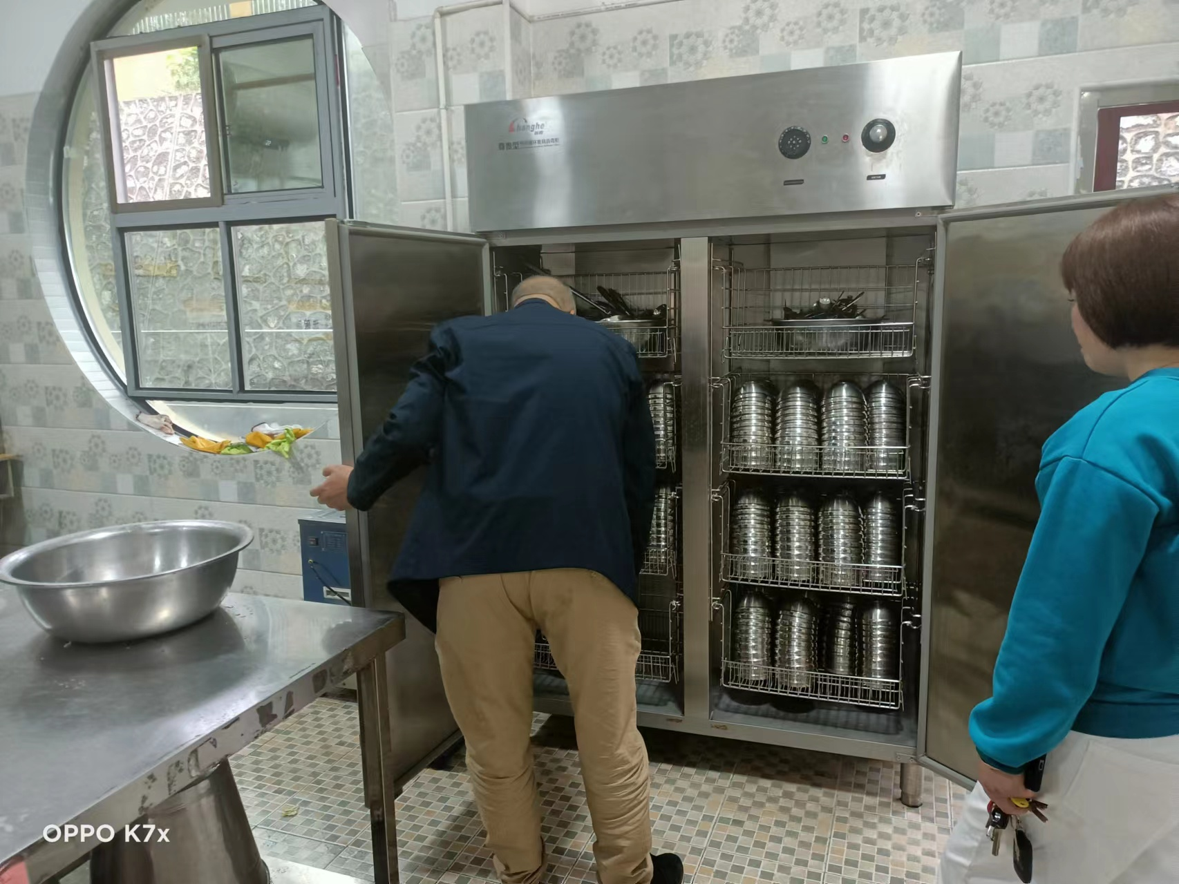 食品督導監(jiān)管局督導組赴下花橋鎮(zhèn)中心幼兒園督導抽檢食品安全工作