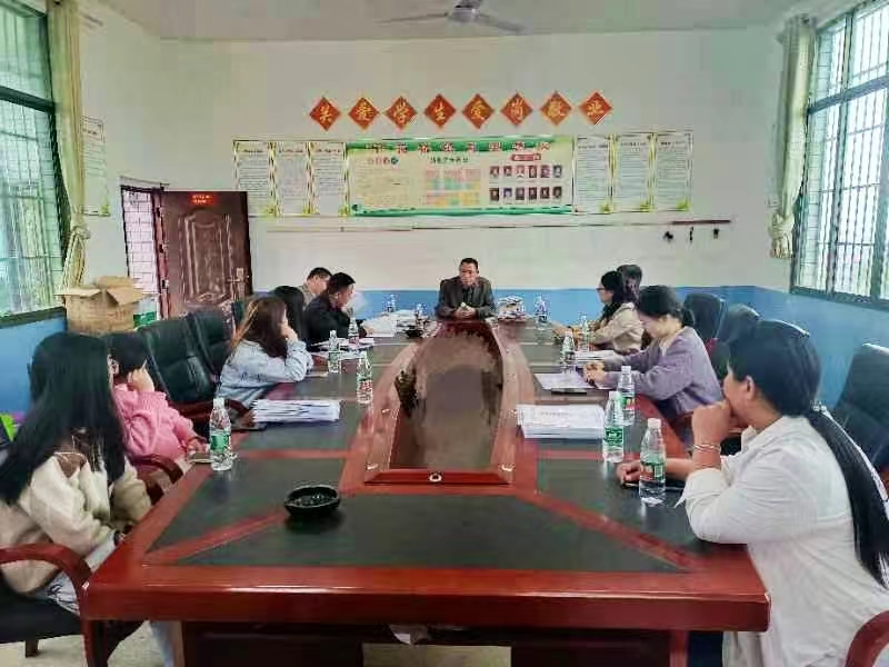 下花橋鎮(zhèn)雙江小學(xué)片黨支部開展“黨建引領(lǐng)促教研”活動(dòng)