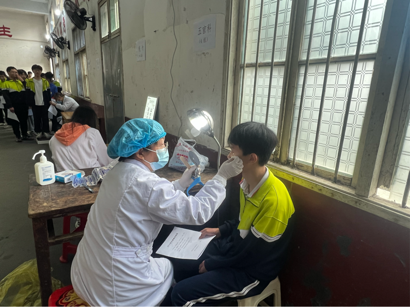 體檢進(jìn)校園，健康伴我行