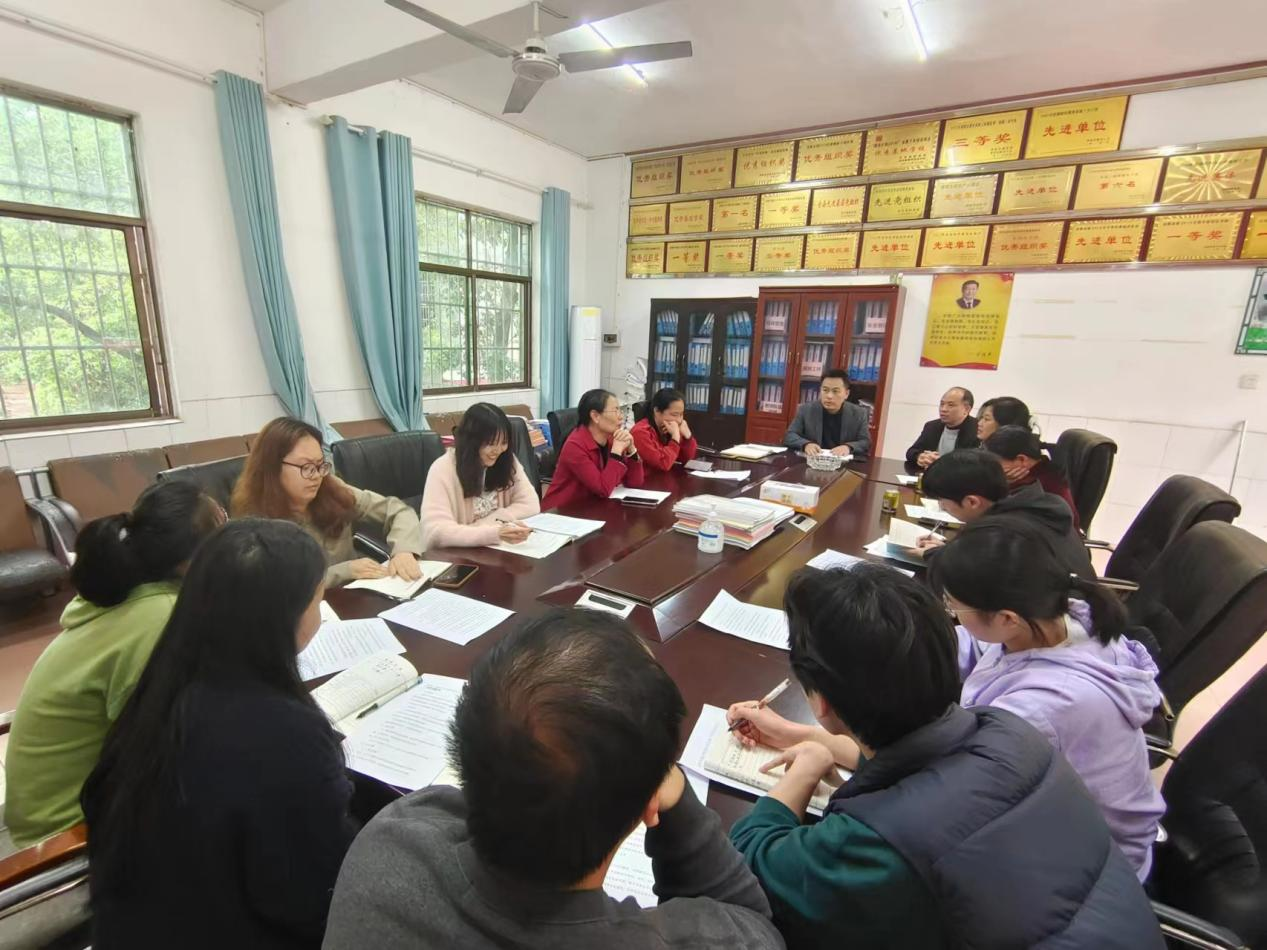 “語(yǔ)”你同行  研修共長(zhǎng)