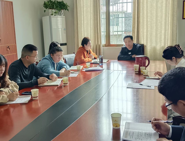 塘渡口鎮(zhèn)中心學校召開通訊員會議