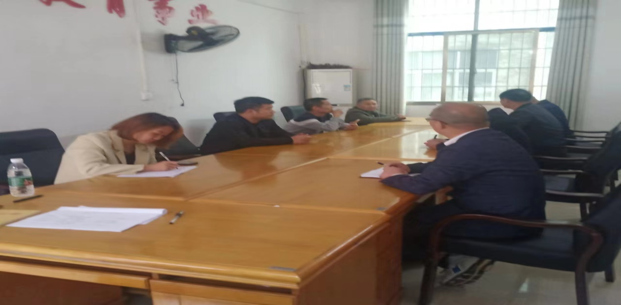 規(guī)范校車管理，確保安全出行