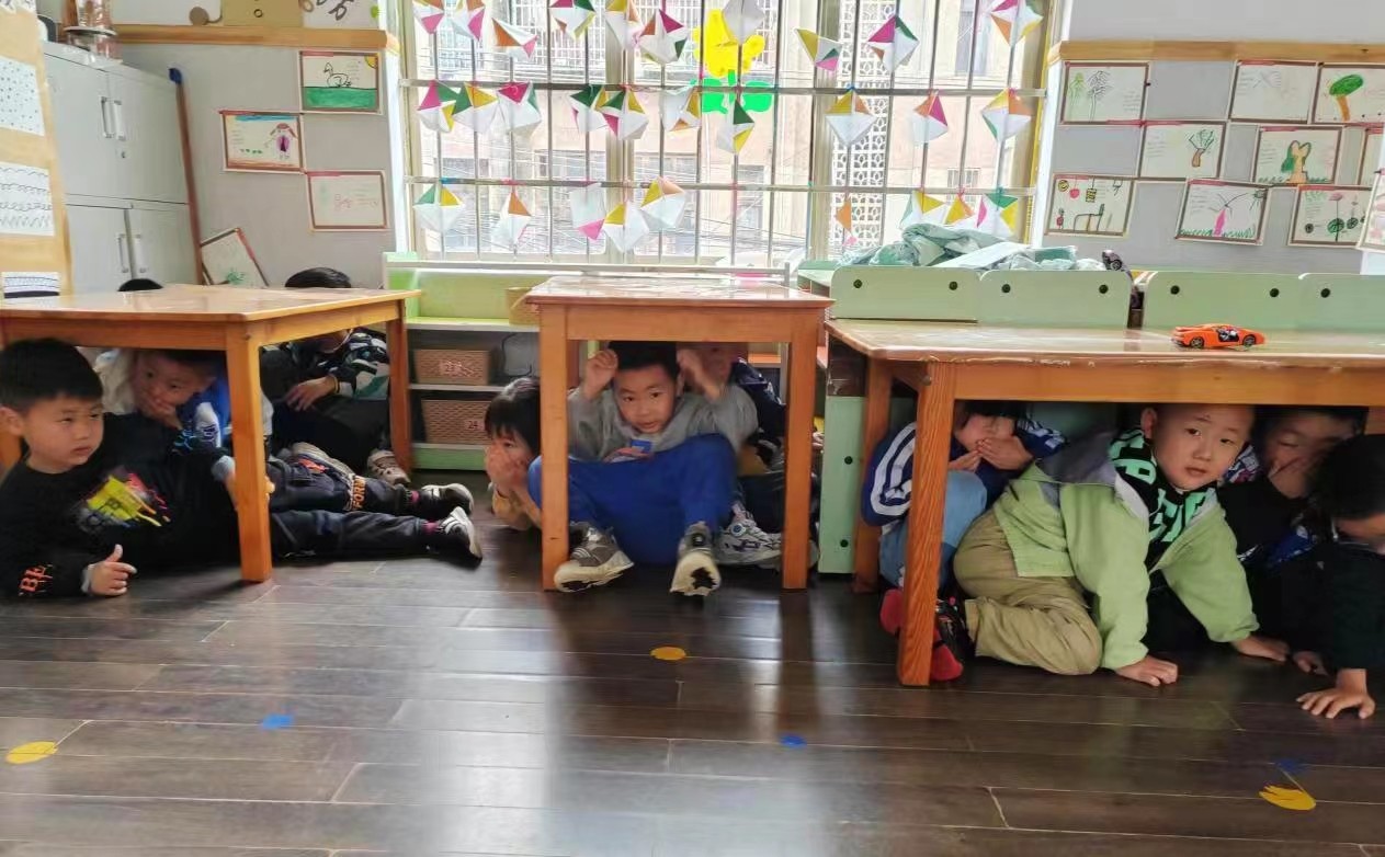 開(kāi)展防震減災(zāi)疏散演練