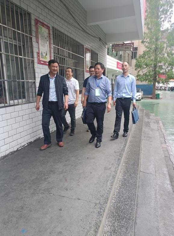 邵陽(yáng)市省級(jí)視導(dǎo)員對(duì)邵陽(yáng)縣國(guó)家義務(wù)教育質(zhì)量監(jiān)測(cè)進(jìn)行視導(dǎo)