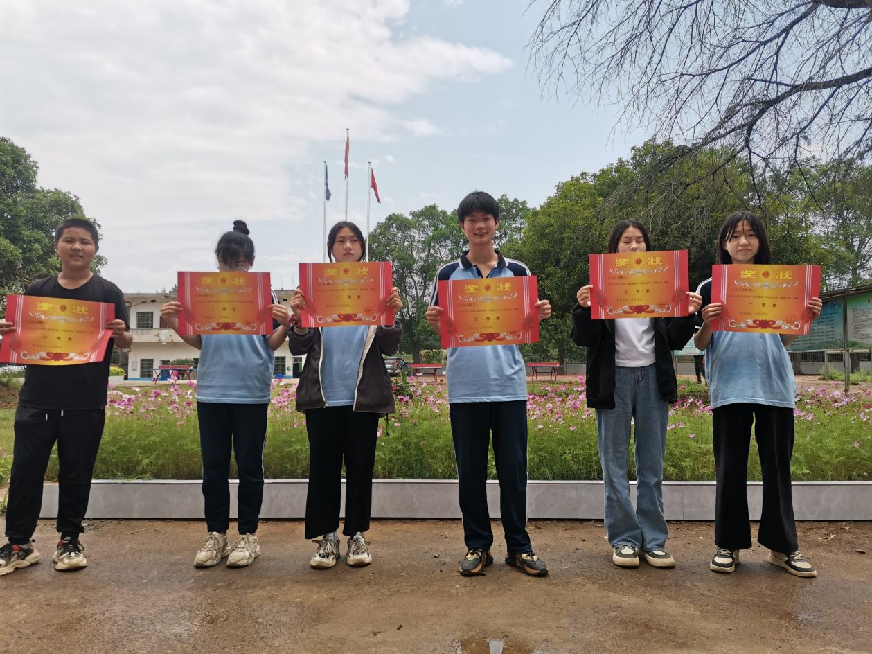 開展“最美教室”評選活動