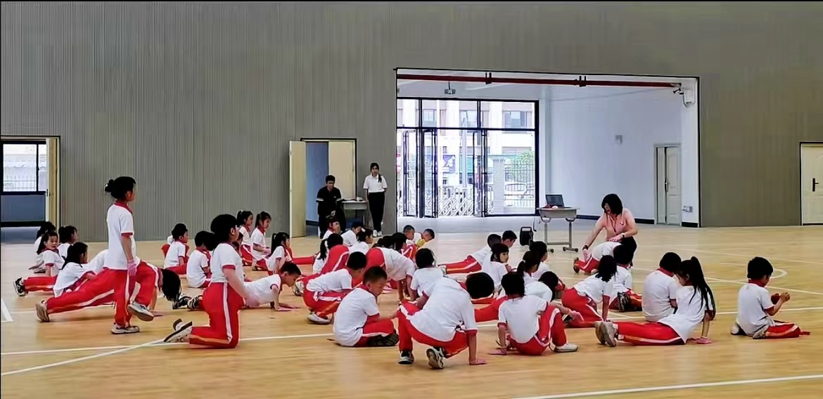 召開體育與健康學(xué)科示范教學(xué)暨教師培訓(xùn)交流會