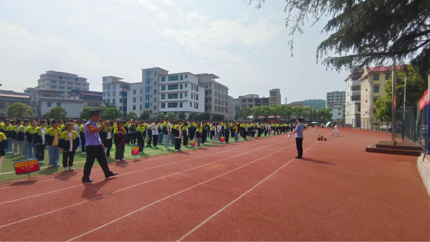 “知路愛(ài)路護(hù)路”法制宣傳教育