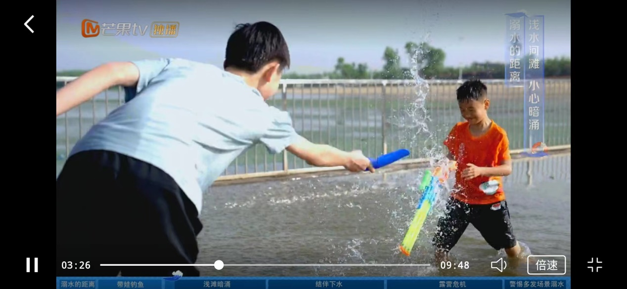 小溪市鄉(xiāng)中學(xué)組織學(xué)生觀看 中小學(xué)生防溺水安全教育課