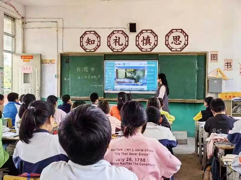 觀看《防溺水安全教育專題片》