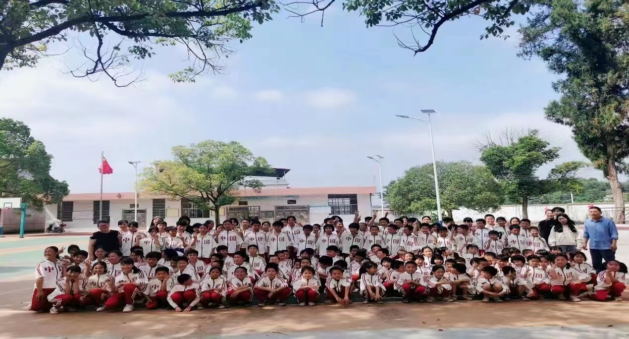 愛心捐贈，情暖校園