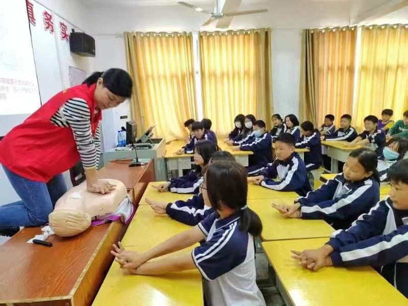 五峰鋪鎮(zhèn)六里橋中學(xué)邀請專家團隊開展“防溺水”專題講座