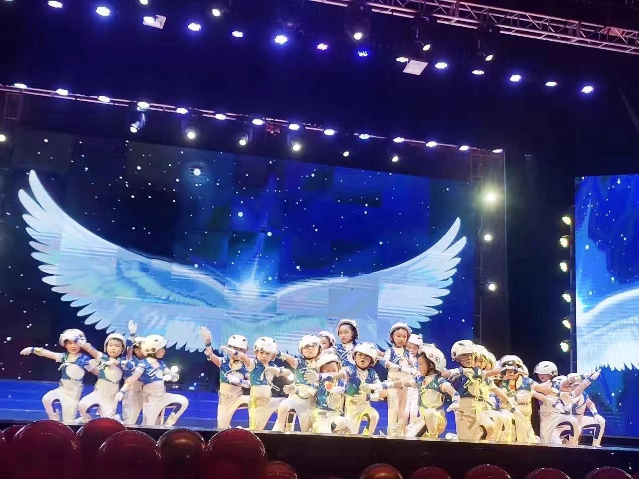 與愛(ài)同行，筑夢(mèng)成長(zhǎng)