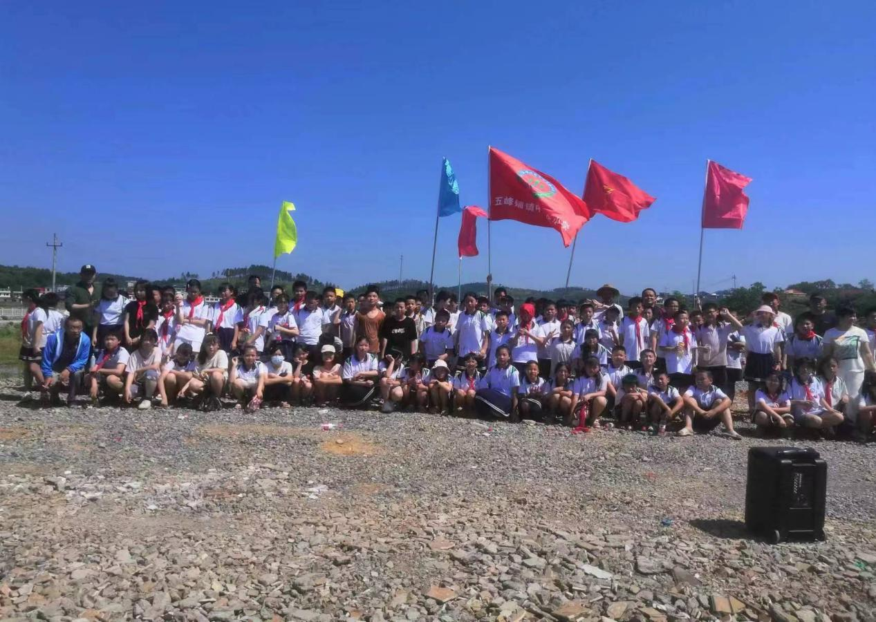 五峰鋪鎮(zhèn)中心完小開展勞動教育實踐活動