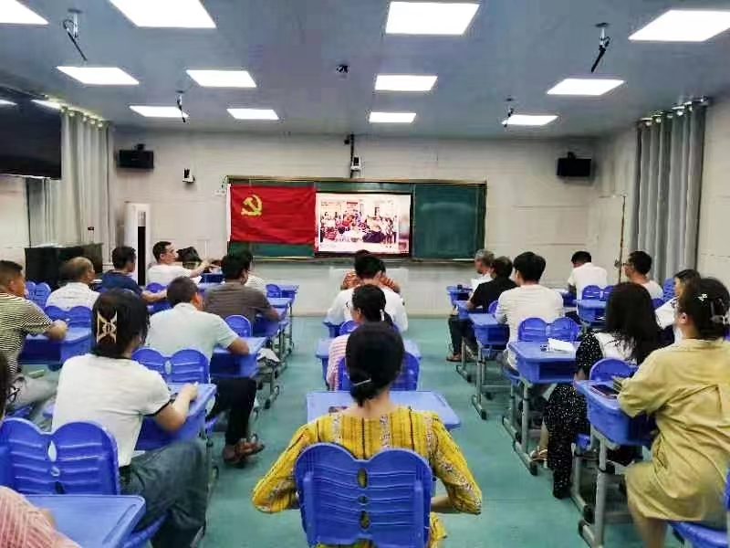 酈家坪鎮(zhèn)中心完小聯(lián)合黨支部開展主題黨日活動