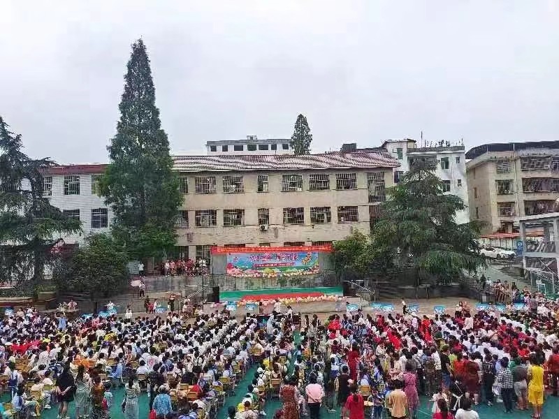 第八屆“席振聞獎(jiǎng)學(xué)金”頒獎(jiǎng)儀式暨“最美少年”表彰會(huì)