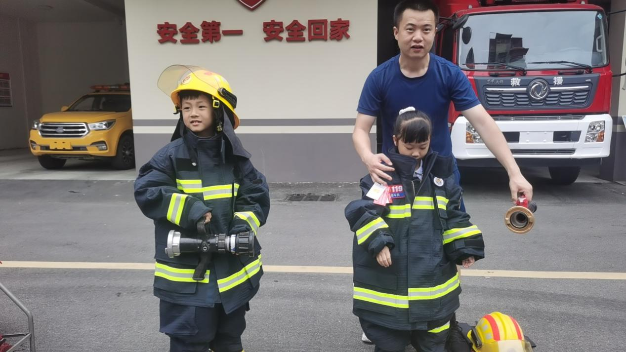 辰溪縣幼兒園開展“消防宣傳進萬家，平安相伴你我他”消防主題活動