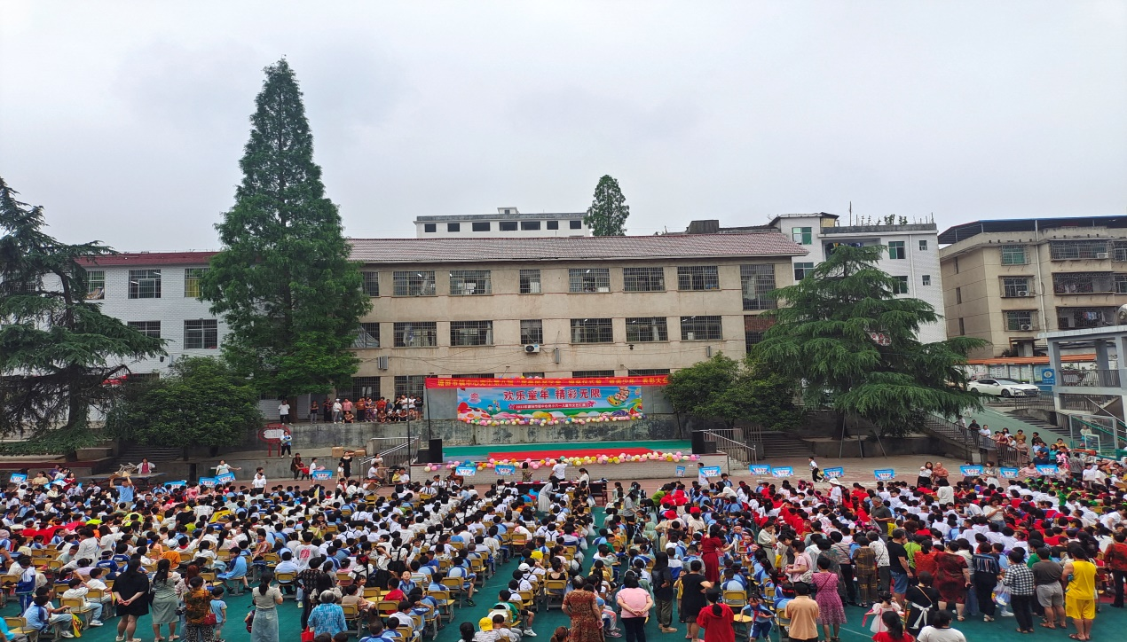 歡樂(lè)童年，精彩無(wú)限