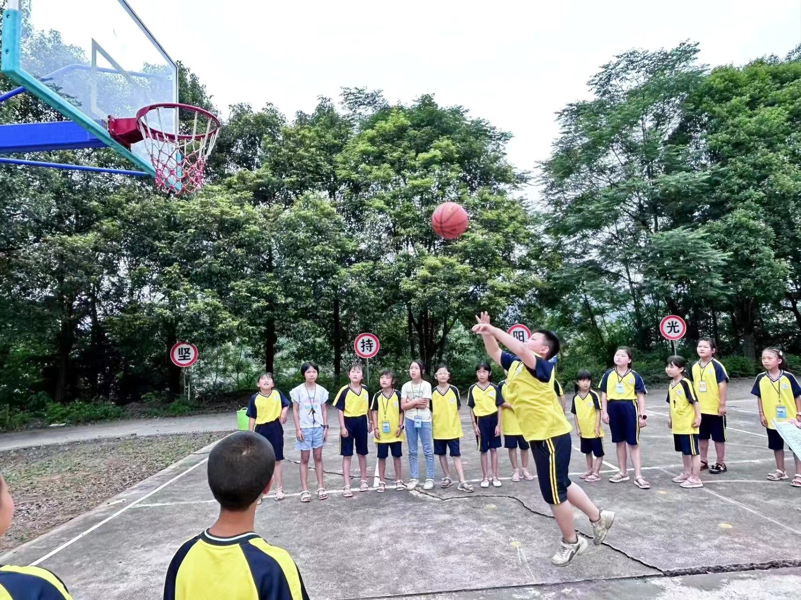 下花橋鎮(zhèn)中心完全小學舉行陽光體育運動競賽