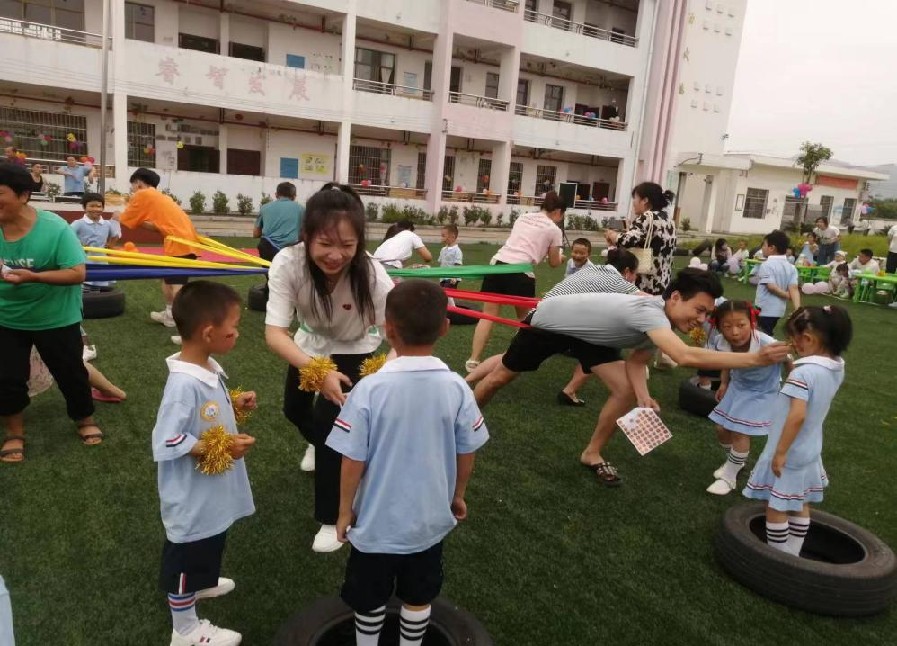 萬(wàn)塘鄉(xiāng)白馬田幼兒園 舉行“六一”文藝展演暨親子拓展游戲