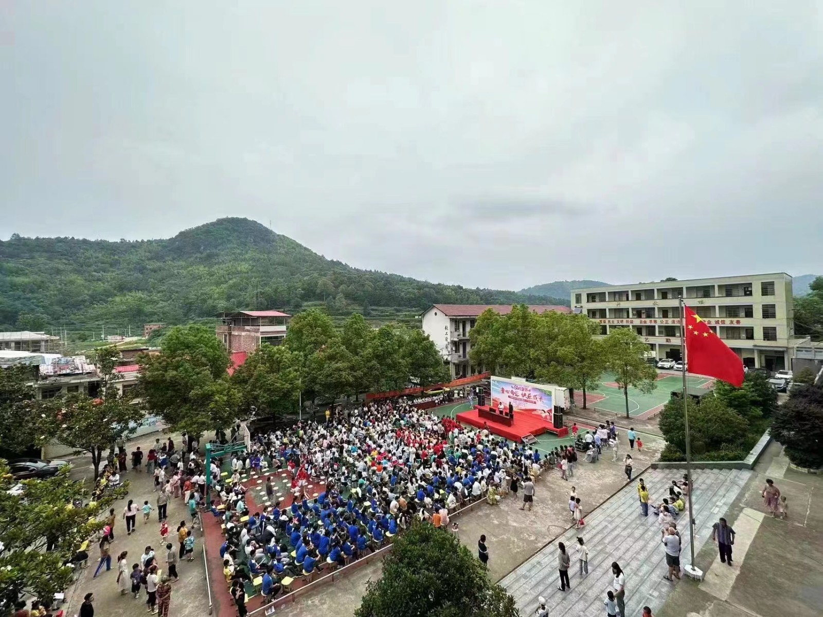 小溪市鄉(xiāng)中小學(xué)、幼兒園     “童心向黨快樂成長”文藝匯演
