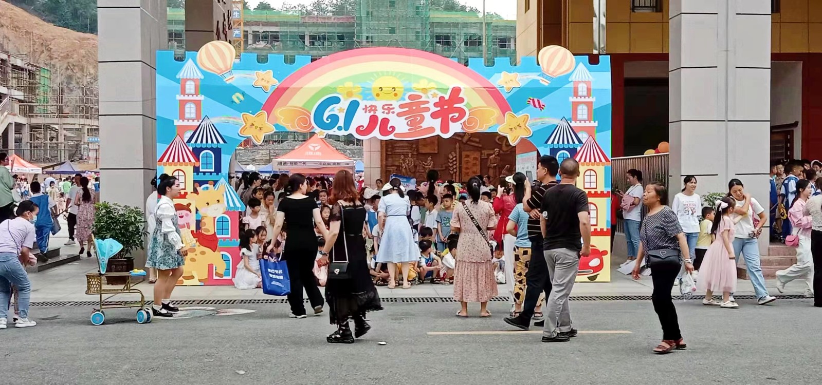 下花橋鎮(zhèn)中心學校教師及干部赴縣思源學校跟崗培訓