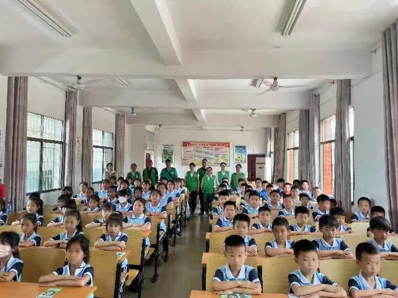 水頭學(xué)校開展創(chuàng)建“綠水青山就是金山銀山”實(shí)踐基地知識講座