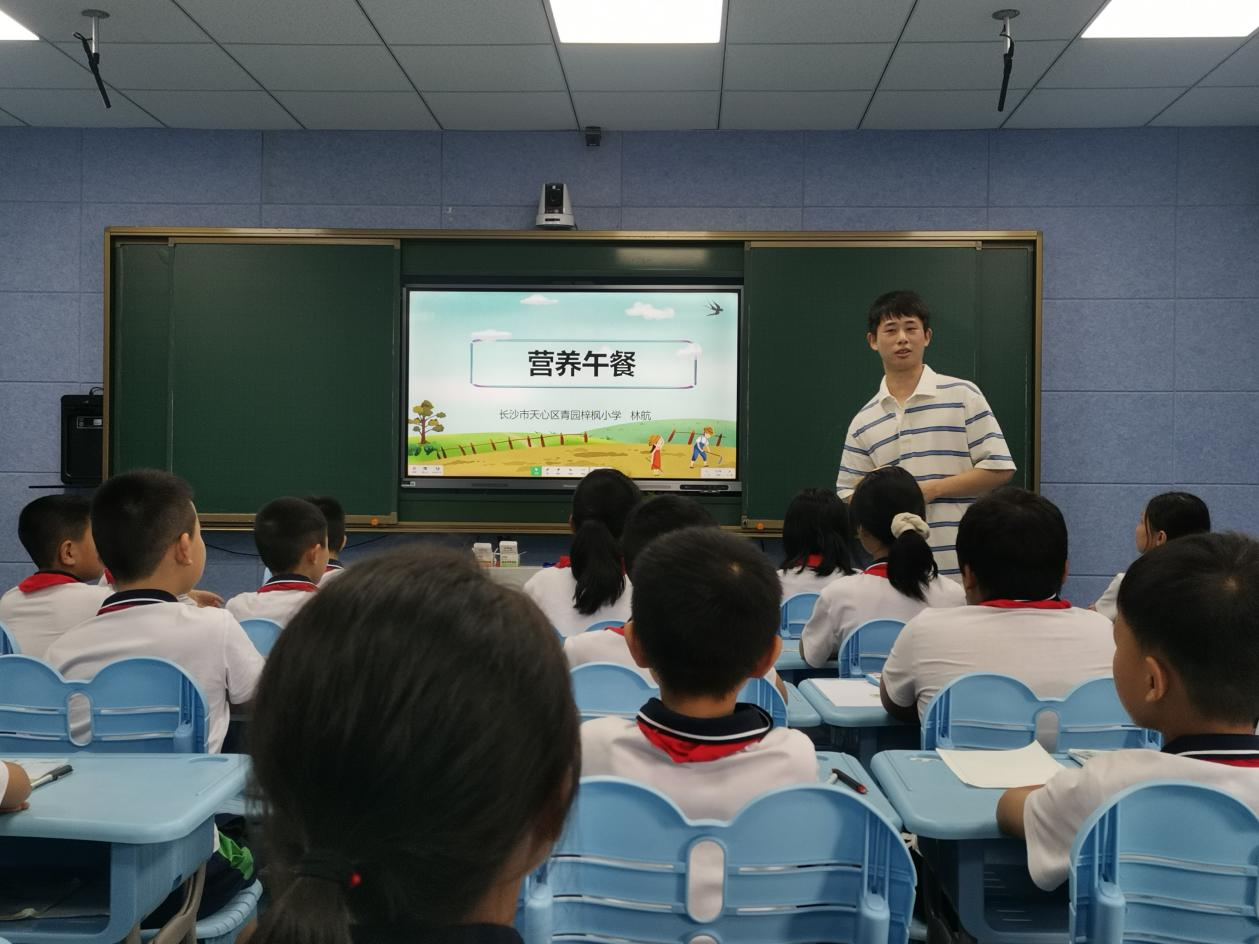 長沙天心區(qū)青園梓楓小學(xué)到邵陽縣五峰鋪鎮(zhèn)中心完小送教下鄉(xiāng)