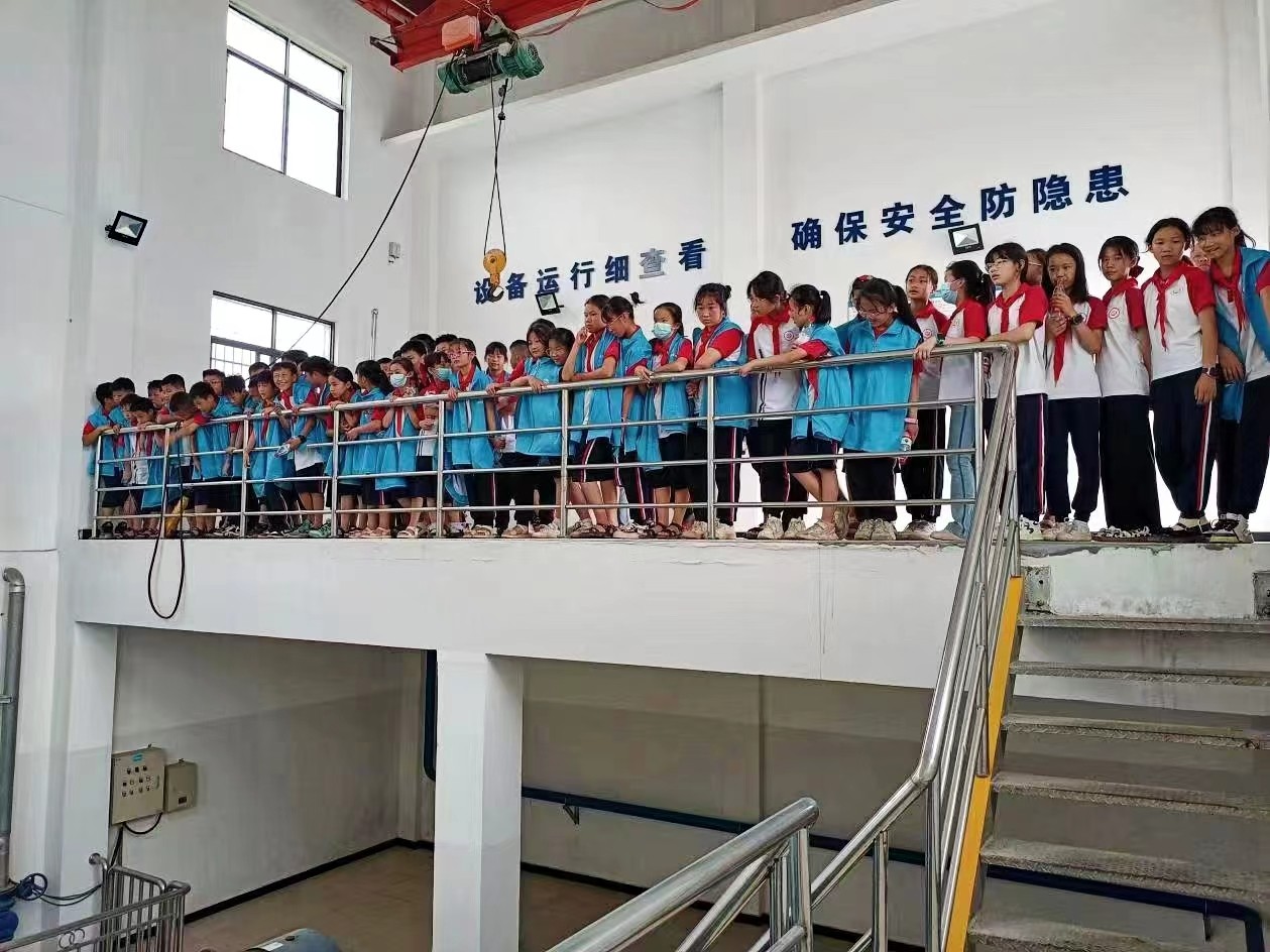 “爭當(dāng)河小青，共護(hù)母親河”