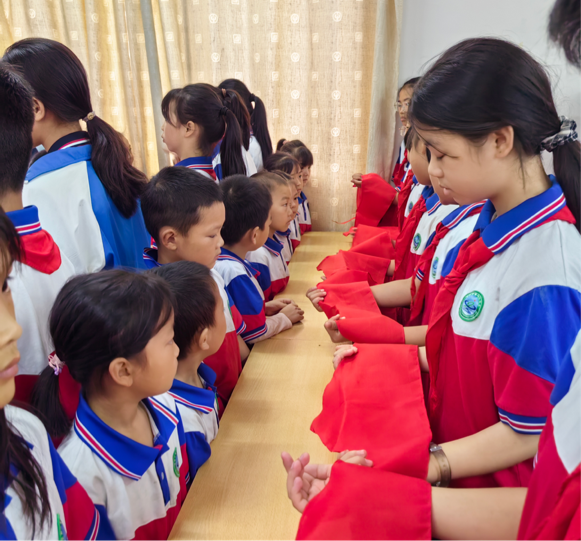 奮進(jìn)新征程，爭做好隊(duì)員