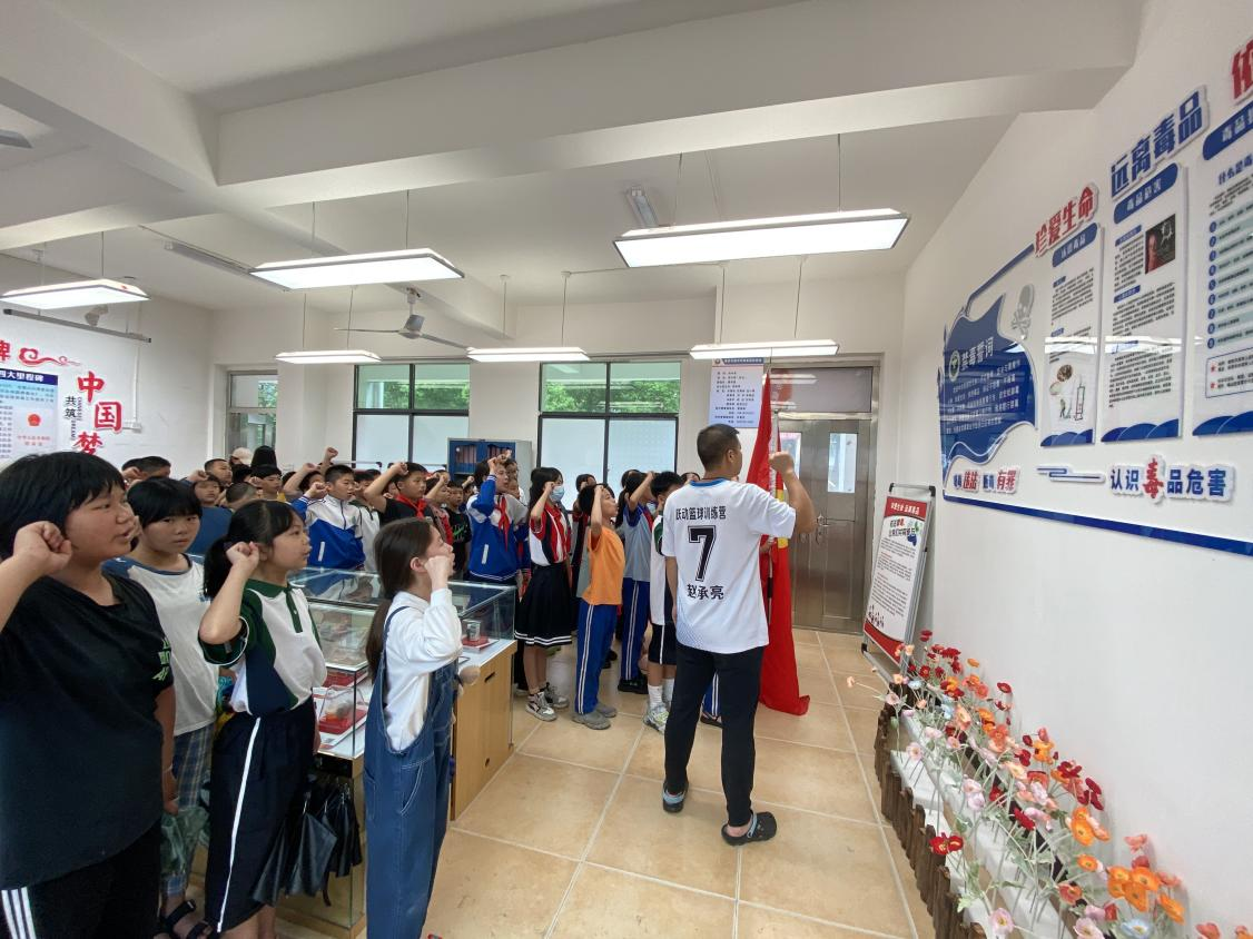 塘田市鎮(zhèn)中學(xué)聯(lián)合鎮(zhèn)完小開展6.26禁毒日活動(dòng)